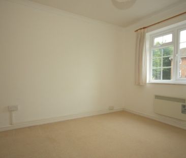 Langley Walk, Woking - Photo 3