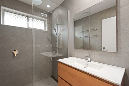 STUNNING RENOVATED TWO BEDROOM HOME IN PRIME MENTONE LOCATION - UNFURNISHED - Photo 5