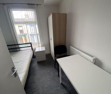 4 bedroom terraced house to rent - Photo 1