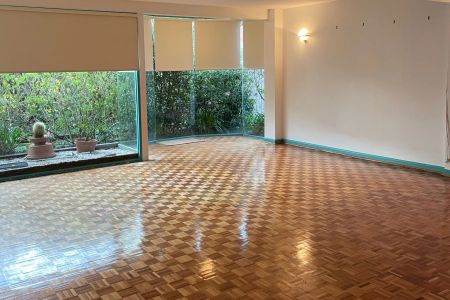 SPACIOUS AND SECURE FAMILY HOME IN CONVENIENT LOCATION! - Photo 5