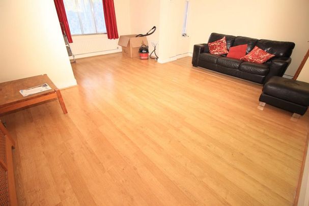 5 bedroom end of terrace house to rent - Photo 1