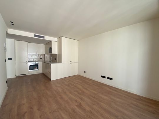 Apartamento T1 sem móveis para arrendamento na zona do Bonfim, Porto. - Photo 1