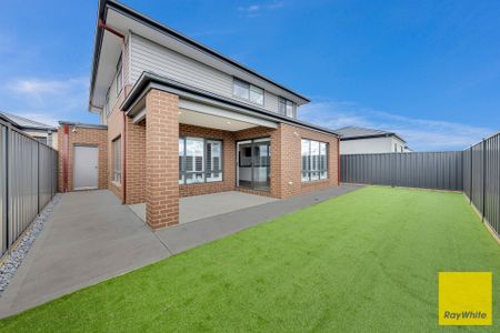 Spacious Double-Storey Home for the Growing Family! - Photo 3