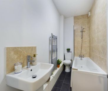 1 bedroom in a house share to rent - Photo 4