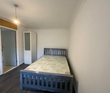 8 bedroom detached house to rent - Photo 4