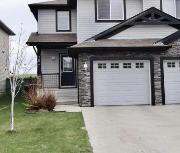 Stunning 3 bed, 2 bath Duplex for Rent — 3 Bedrooms Duplex - Photo 1