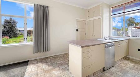 WHANGANUI EAST - 4 BEDROOMS - Photo 3