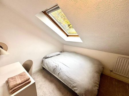 Wychwood, Camberley - 2 bedrooms Property for lettings - Seymours - Photo 2