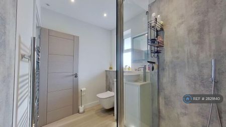 4 bedroom terraced house to rent - Photo 4