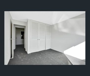 NEAT LOW MAINTENANCE 2 BEDROOM UNIT WITH AIR CONDITIONING IN PRIME ... - Photo 3