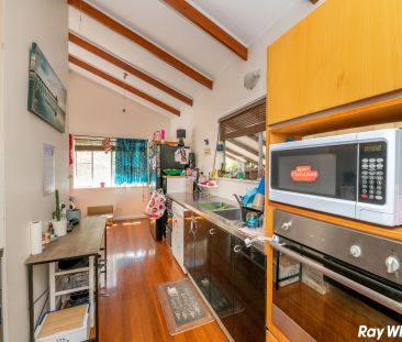 3 BEDROOM HOME WITH BEAUFITUL VIEWS! - Photo 3