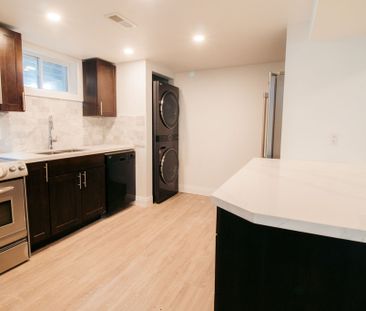 ** NEWLY RENOVATED ** 1 BEDROOM LOWER UNIT IN WELLAND!! - Photo 2