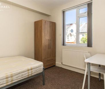 6 bedroom terraced house to rent - Photo 5