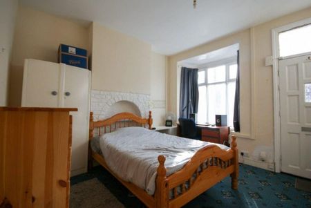 3 bedroom terraced house to rent - Photo 3