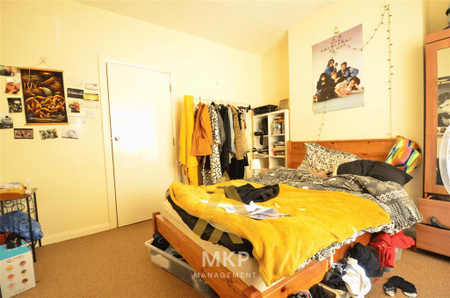 4 bedroom end of terrace house to rent - Photo 2