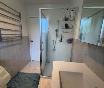 Your Perfect Auckland Retreat for $595/week! - Photo 5