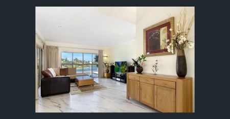 Huge Waterfront Family Home - Broadbeach Waters - Photo 2