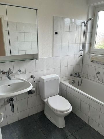 schöne und geräumige 4 1/2 Zimmer Wohnung an guter Lage - Foto 3