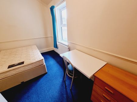 5 Bed Student Accommodation - Photo 3