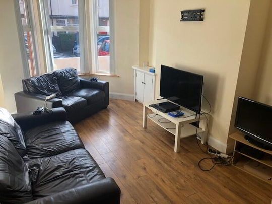 39 Ulsterville Gardens, Lisburn Road, Belfast, BT9 7BA - Photo 1