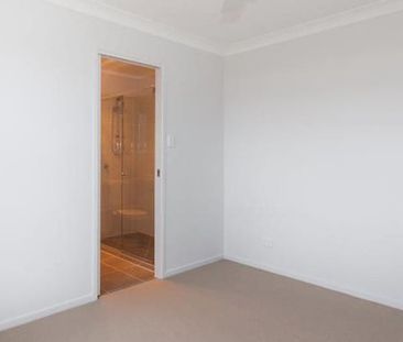 2/35 Awoonga Crescent, Morayfield QLD 4506 - House For Rent | Domain - Photo 5