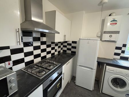 2 Bed Flat, Radbourne Road, SW12 - Photo 5