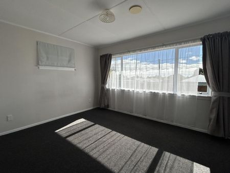 Beautiful Three Bedroom Home in Ferndale - Photo 5