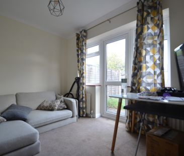 4 bedroom Semi-detached house to rent - Photo 3