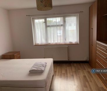 4 bedroom semi-detached house to rent - Photo 4