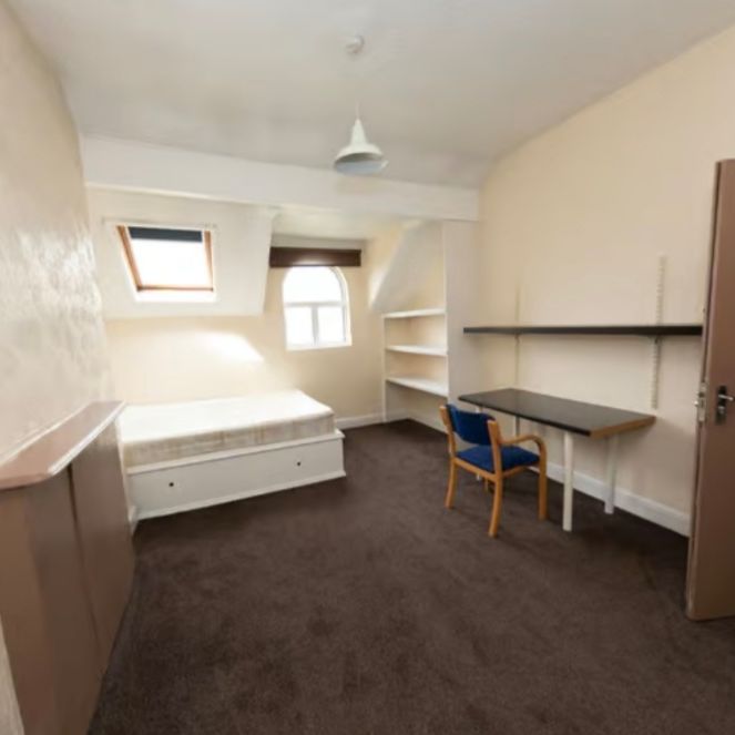 7 Bed - 31 Richmond Road, Headingley, Leeds - LS6 1BX - Student - Photo 1