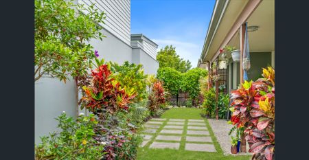 A Quiet, Light-Filled Townhouse Moments from Mudjimba Beach - Photo 3