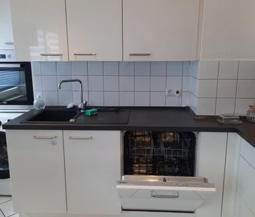 Moernisiert in 2018. Erdgeschosswohnung in zentraler Wohnlage. Über... - Photo 2