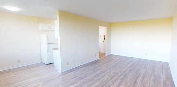 1BD +1BATH Located in the heart of Etobicoke - Photo 2