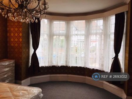 5 bedroom semi-detached house to rent - Photo 4