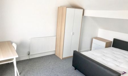 Modern 4 Bedroom Student House Just 5 Minutes from the City Centre - Photo 2