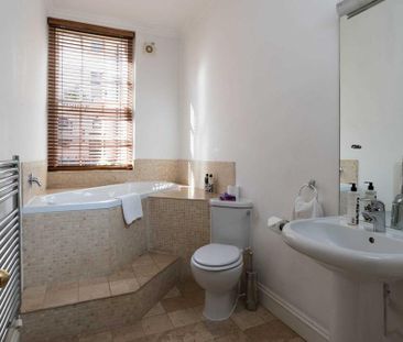 3 bedroom maisonette to rent - Photo 2