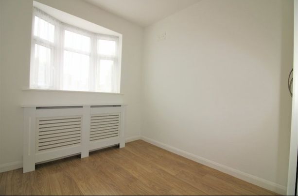 3 bed Semi-detached in Gloucester Gardens , Cockfosters, EN4 0QP - Photo 1