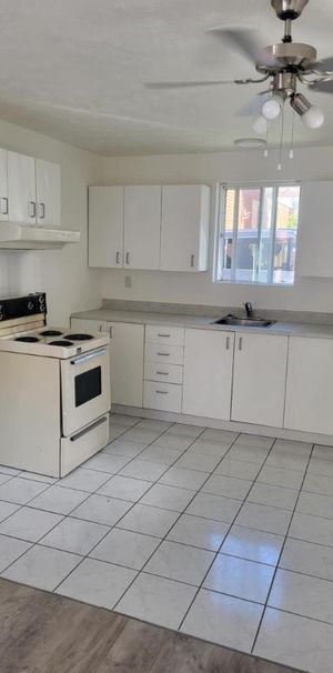 Joli 11/2 devant un parc - Photo 1