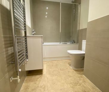 Empire House - Photo 3