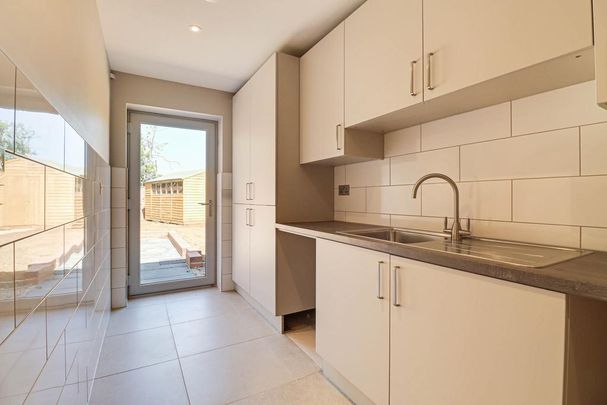 4 bedroom bungalow to rent - Photo 1