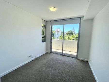 Luxury Lakeside Apartment - Photo 5