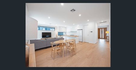 Modern 4 Bedroom Home - Photo 2