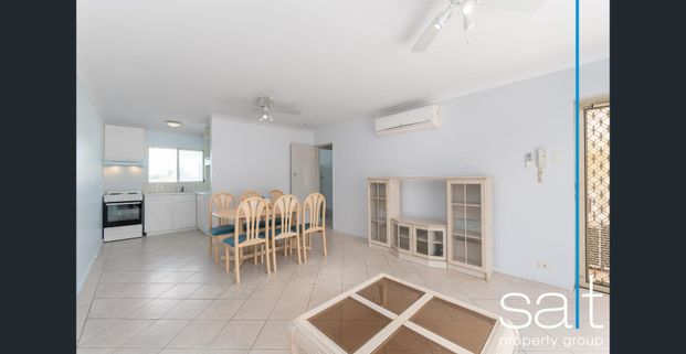 Stylish Unit in Heart of Como - Photo 1