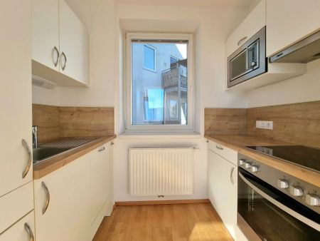 Traumhaftes Dachgeschoß-Refugium in St. Pölten - Großzügig, gepflegt und mit Balkon! - Photo 2