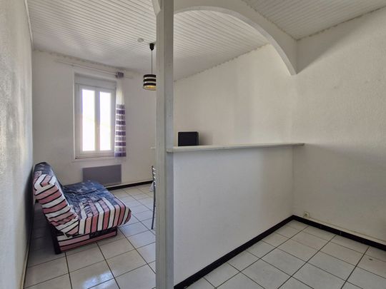 A LOUER T3 MEUBLE 2EME ETAGE PORT LA NOUVELLE - Photo 1