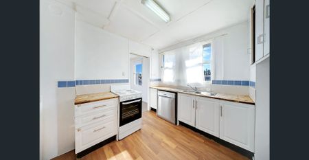 Family Friendly Home - Photo 3