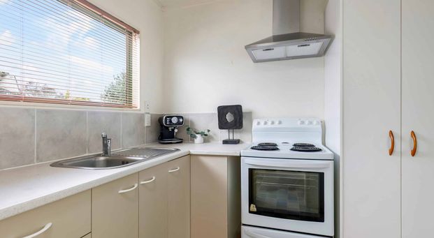 2 bedroom house with 1 bathroom - Photo 1