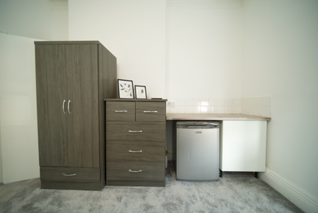 1 bedroom in a house share to rent - Photo 3