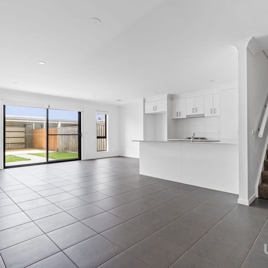 16 Fragrance Terrace, Manor Lakes - Photo 1