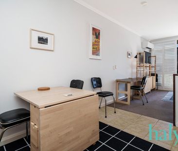 Dual Level Furnished Apartment! - Photo 2